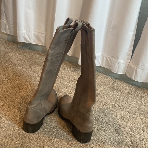 Women’s tall boots - Picture 6 of 8
